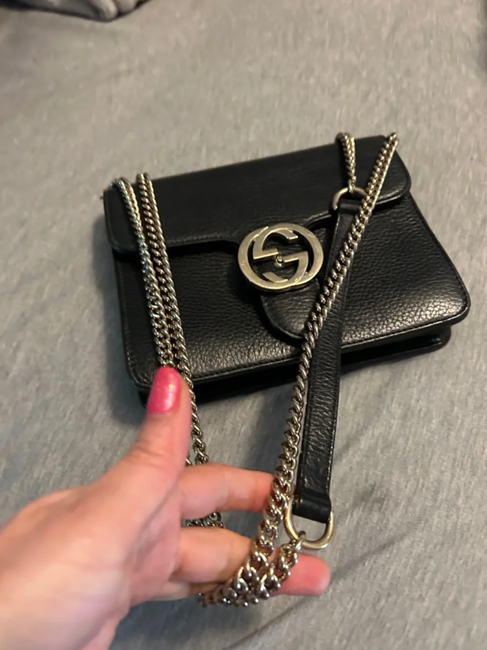 Gucci Black Leather Chain Crossbody Bag with Gold-Tone Logo - Picture 3 of 10